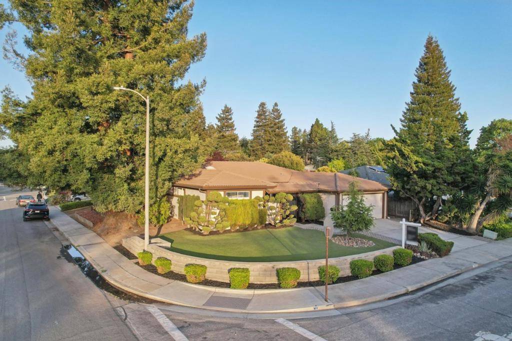 Sunnyvale, CA 94086,1049 Azalea DR