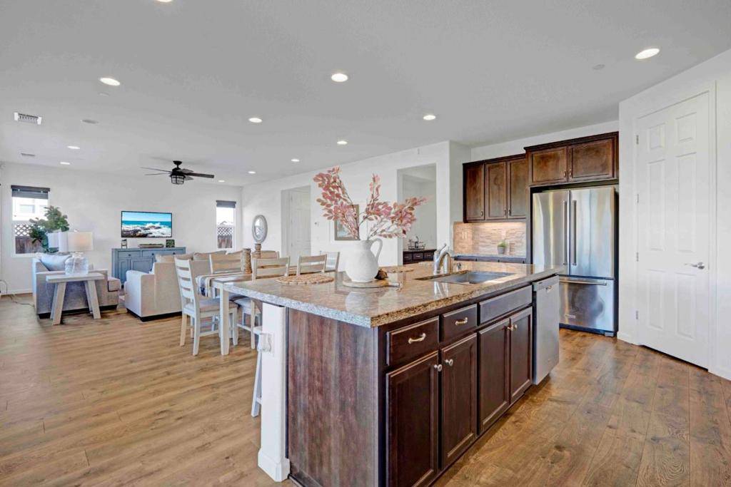 Gilroy, CA 95020,1061 Viognier WAY