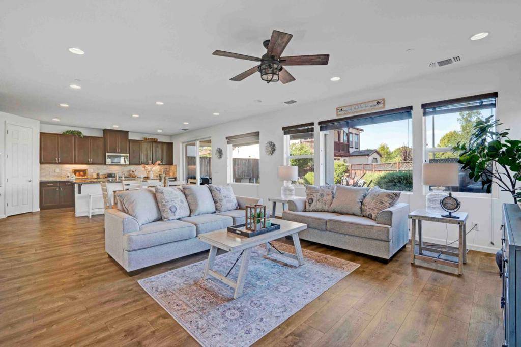 Gilroy, CA 95020,1061 Viognier WAY