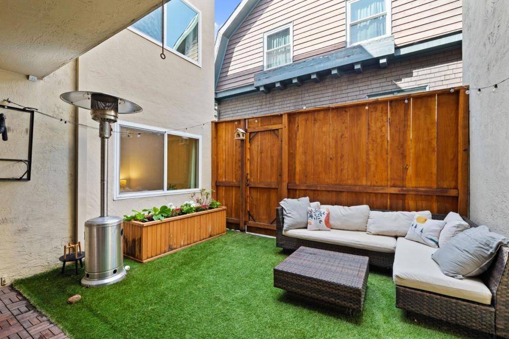 Oakland, CA 94610,320 Park View TER #103