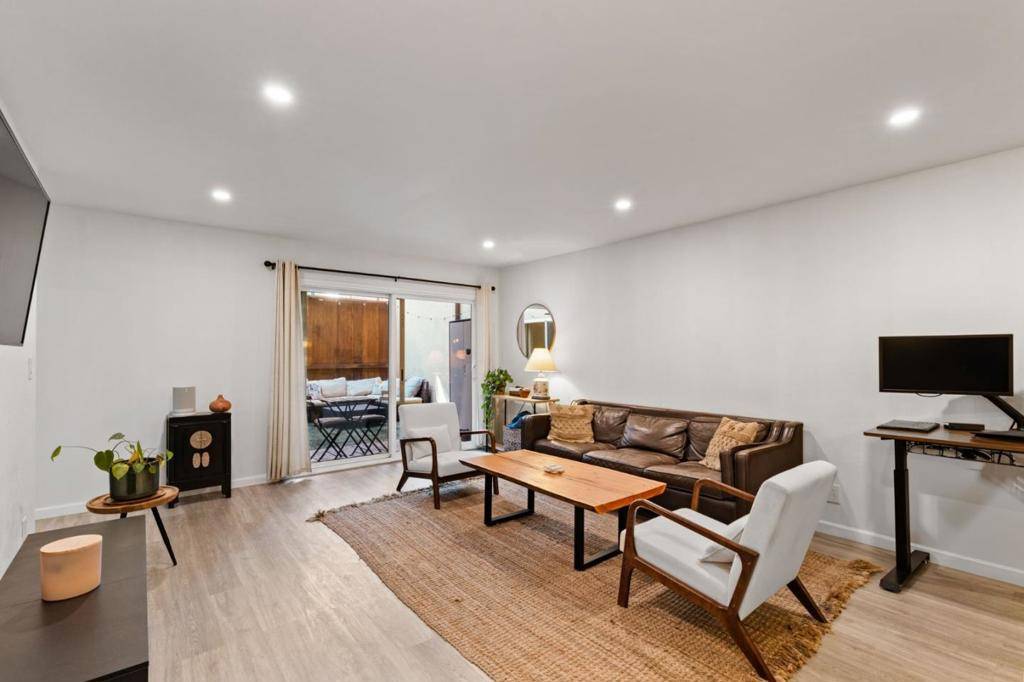 Oakland, CA 94610,320 Park View TER #103