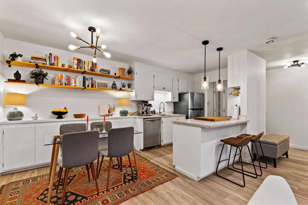 Oakland, CA 94610,320 Park View TER #103