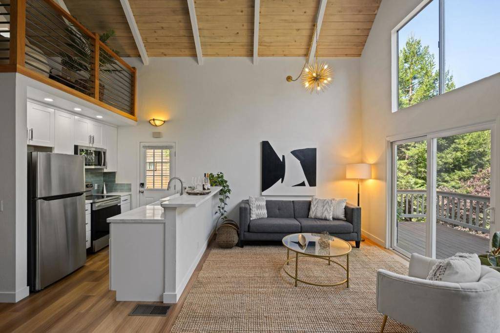 761 Lancaster BLVD Moss Beach, CA 94038