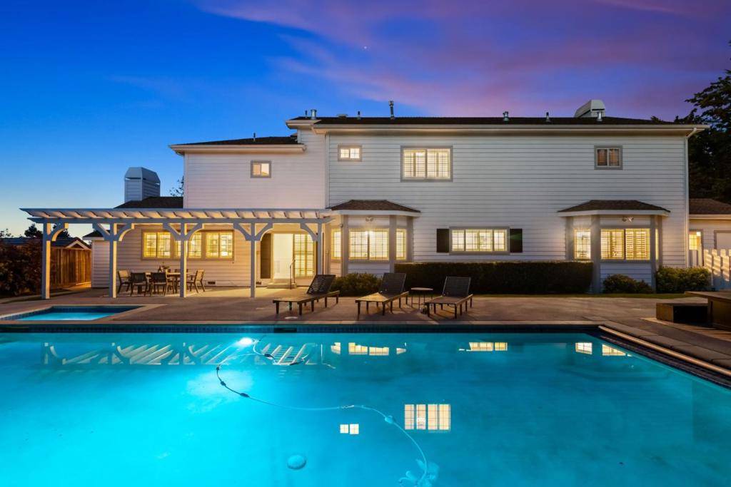 Redwood City, CA 94062,954 Lakeview WAY