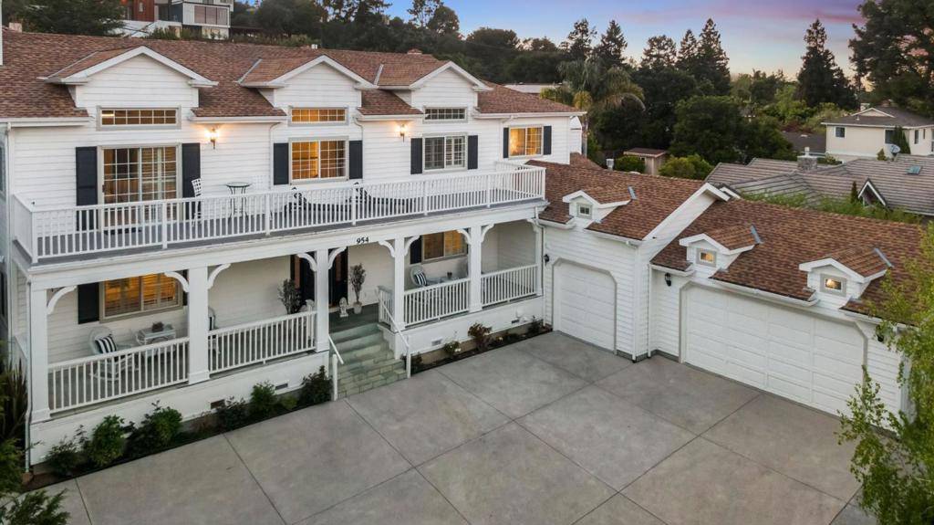 Redwood City, CA 94062,954 Lakeview WAY