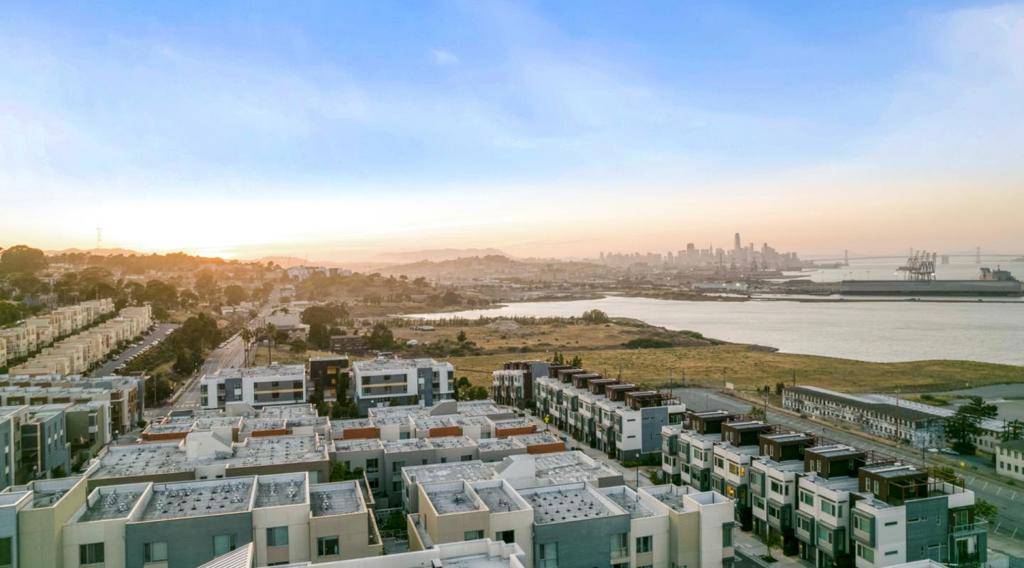 San Francisco, CA 94124,555 Innes AVE #408