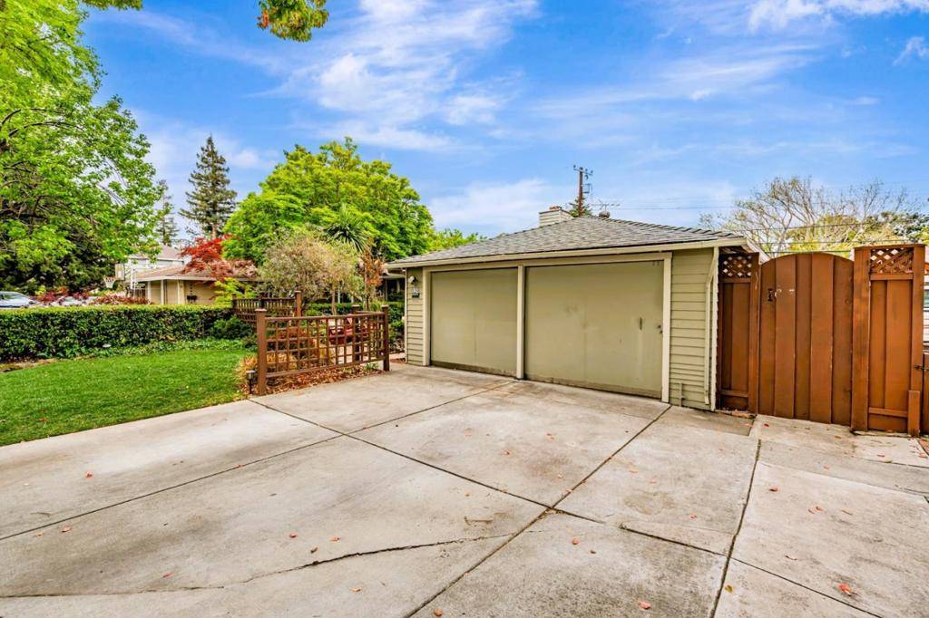 Menlo Park, CA 94025,139 Hedge RD