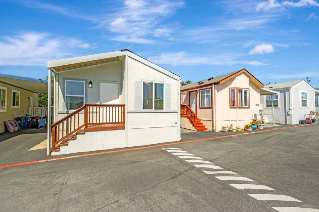 Santa Cruz, CA 95062,1625 Brommer ST