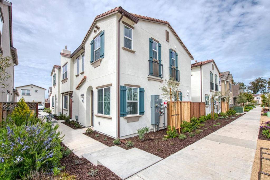 Marina, CA 93933,2999 Minaret WAY #D