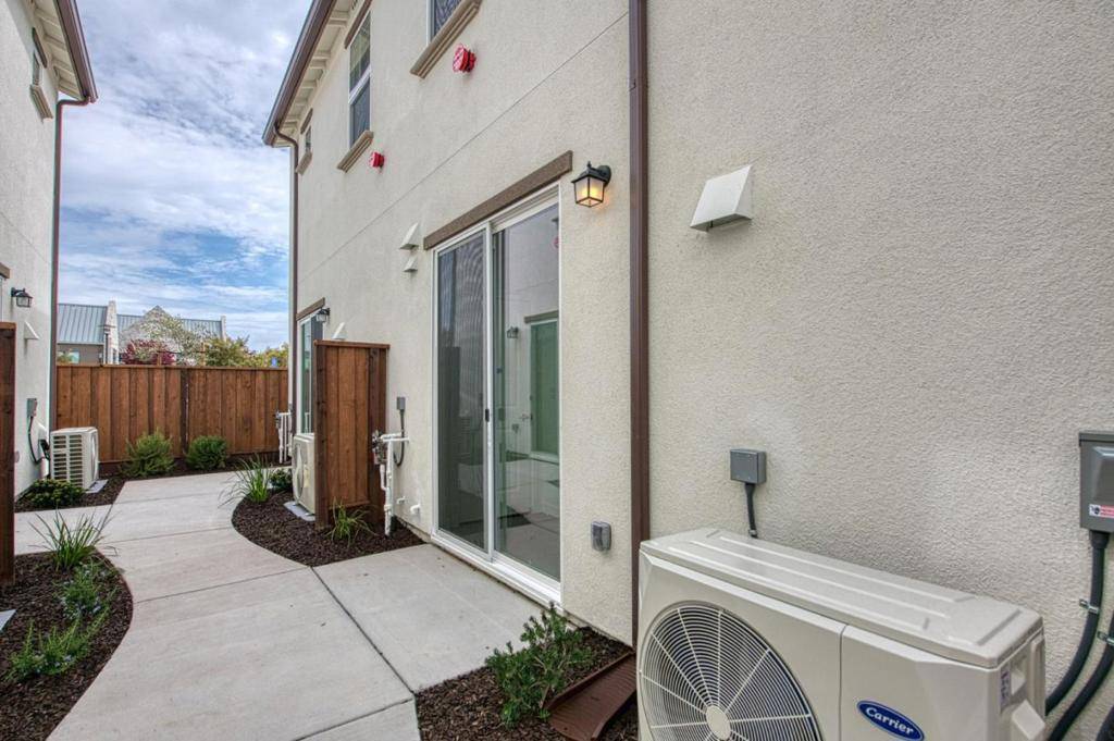 Marina, CA 93933,2999 Minaret WAY #D