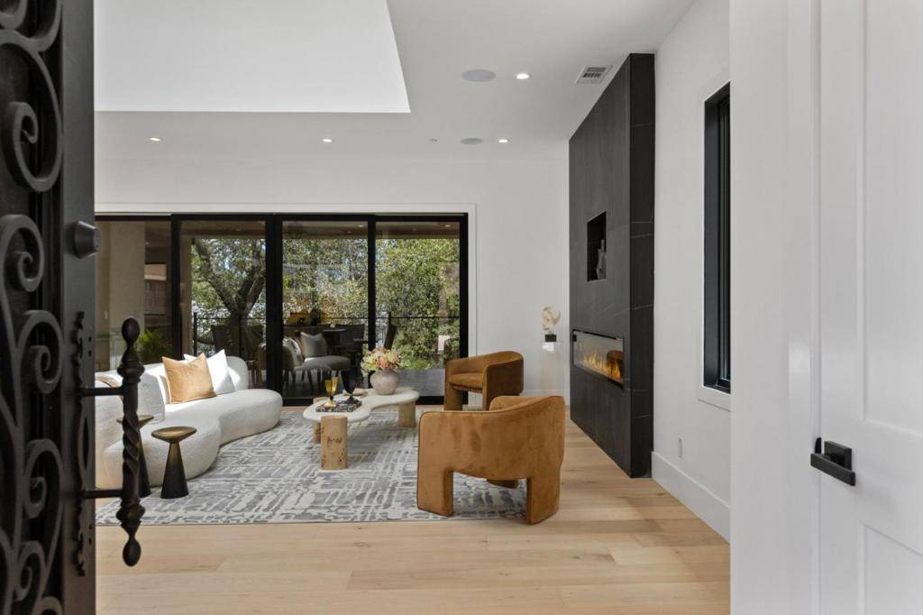 Monte Sereno, CA 95030,18061 Saratoga Los Gatos RD