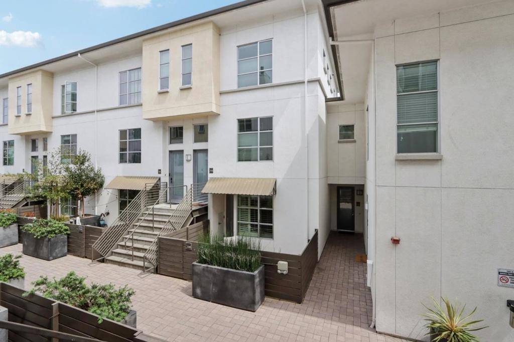 San Jose, CA 95112,1 E Julian ST #208