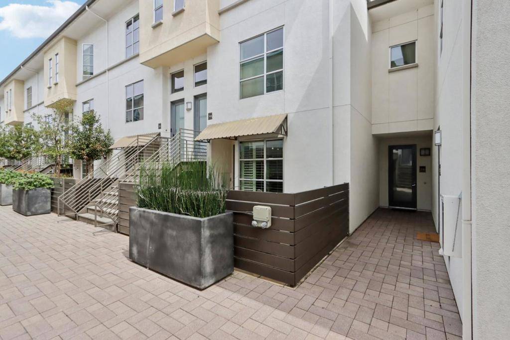 San Jose, CA 95112,1 E Julian ST #208