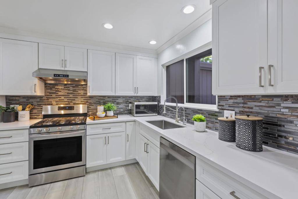 22856 Poplar Grove SQ Cupertino, CA 95014
