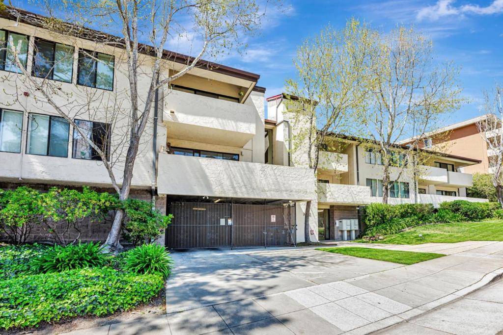 San Mateo, CA 94403,3222 Glendora DR #105
