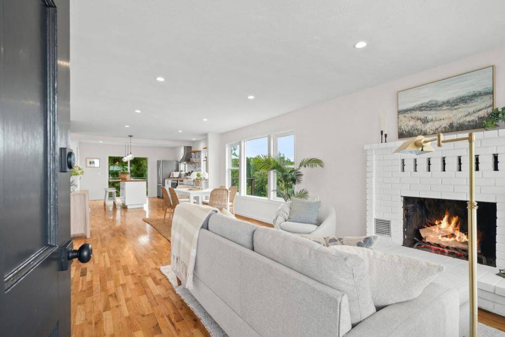 Scotts Valley, CA 95066,360 Tabor DR