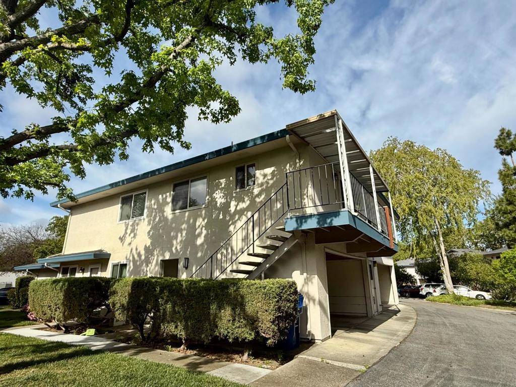 Campbell, CA 95008,275 Gomes CT #4