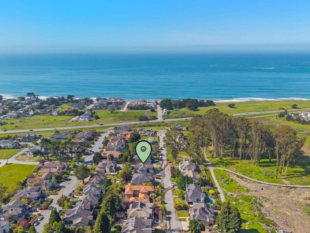 Half Moon Bay, CA 94019,412 Magellan AVE