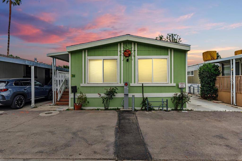 Canyon Country, CA 91387,18035 Soledad Canyon RD