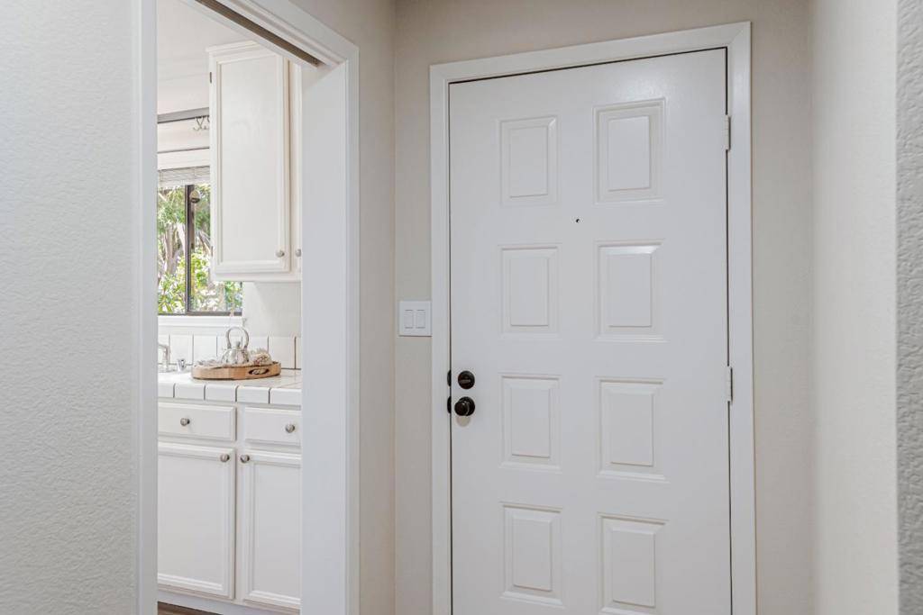Foster City, CA 94404,158 Albacore LN
