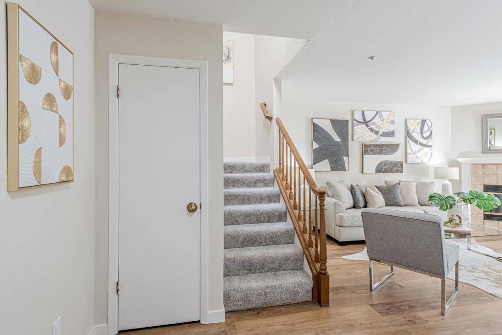 Foster City, CA 94404,158 Albacore LN