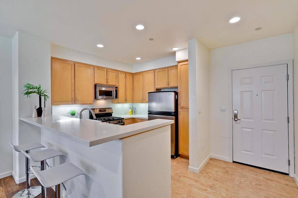 Cupertino, CA 95014,20500 Town Center LN #176