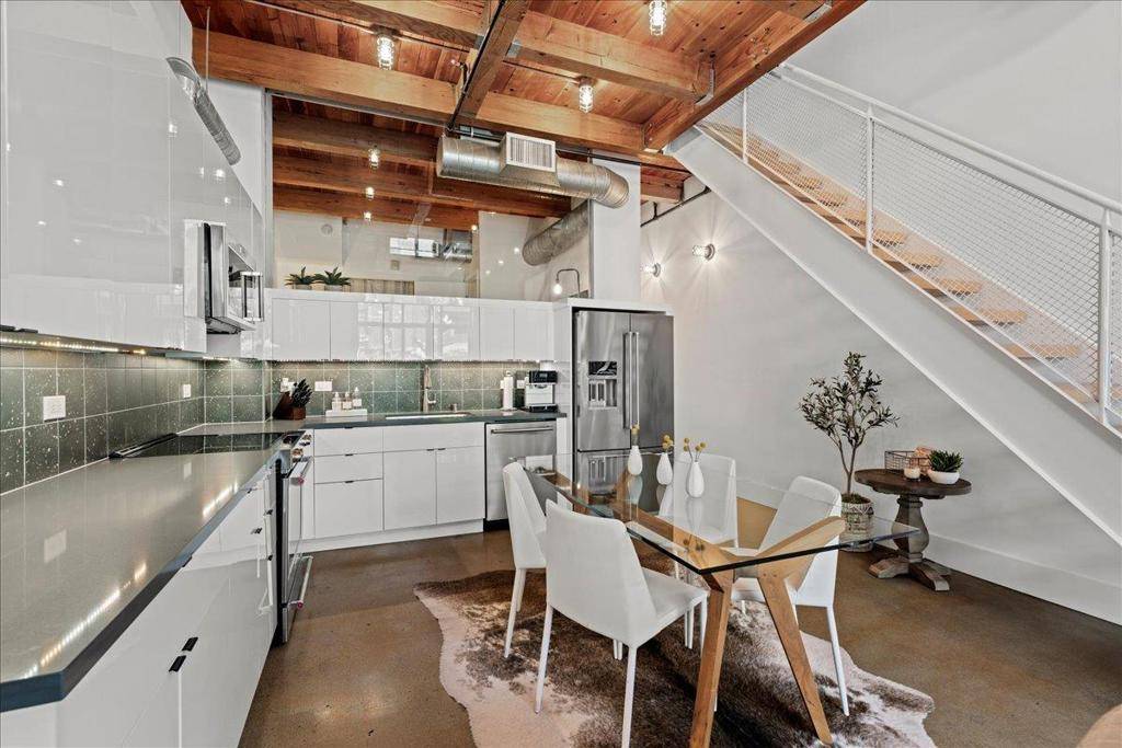 San Jose, CA 95128,333 Santana Row #220