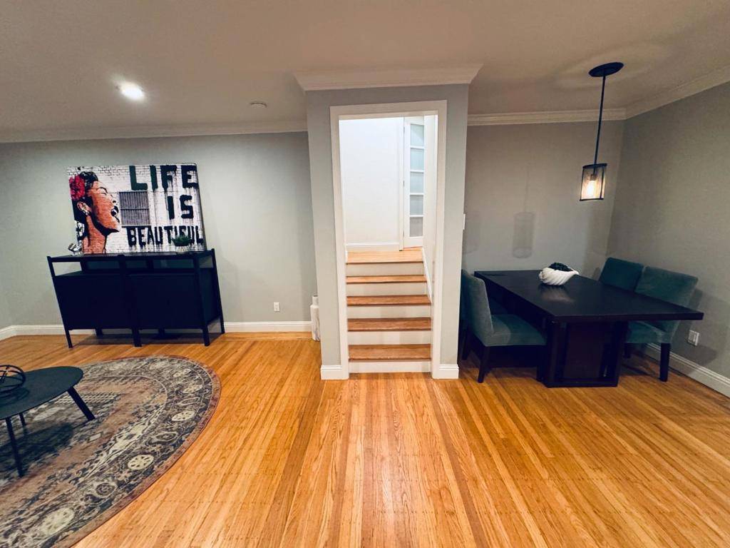 Berkeley, CA 94710,10181020 Bancroft WAY