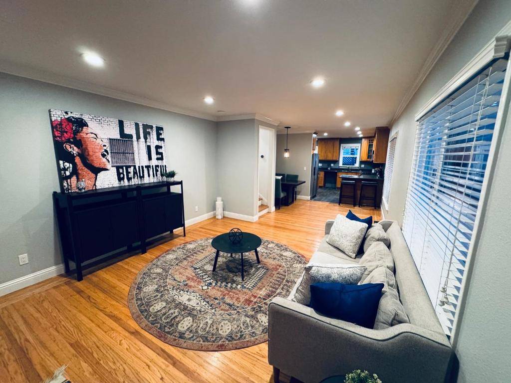 Berkeley, CA 94710,10181020 Bancroft WAY
