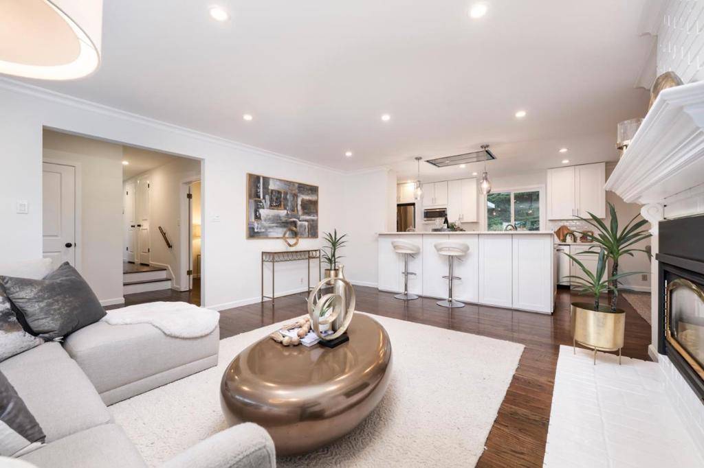 San Carlos, CA 94070,878 Heather DR