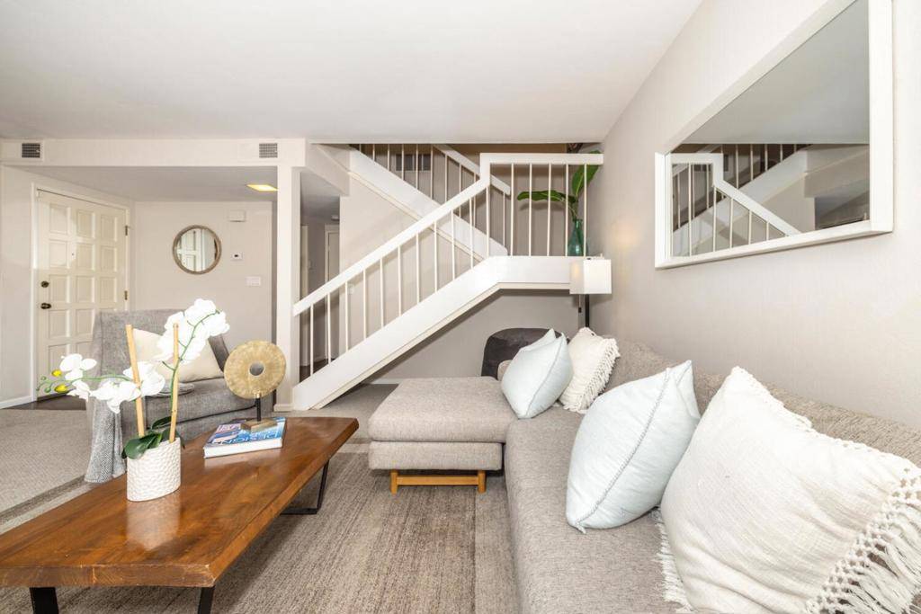 Foster City, CA 94404,614 Aquarius LN