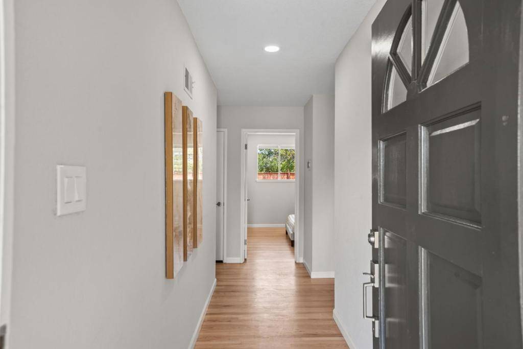 Sunnyvale, CA 94087,975 Durlane CT