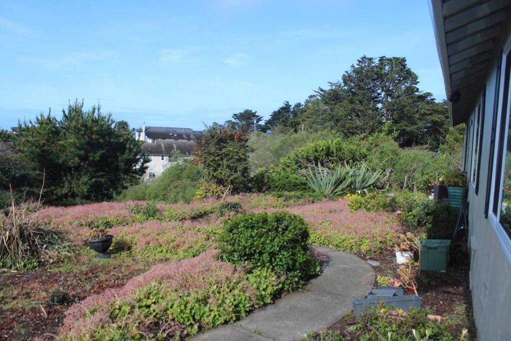 Half Moon Bay, CA 94019,576 Alto AVE