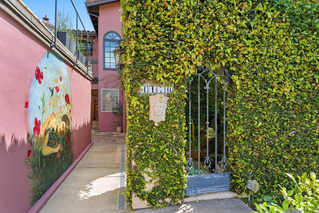 Santa Cruz, CA 95062,4170 Court DR