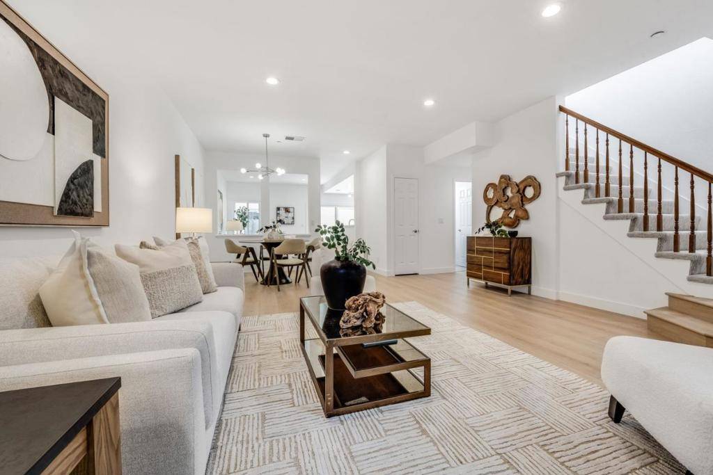 Sunnyvale, CA 94086,983 La Mesa TER #B