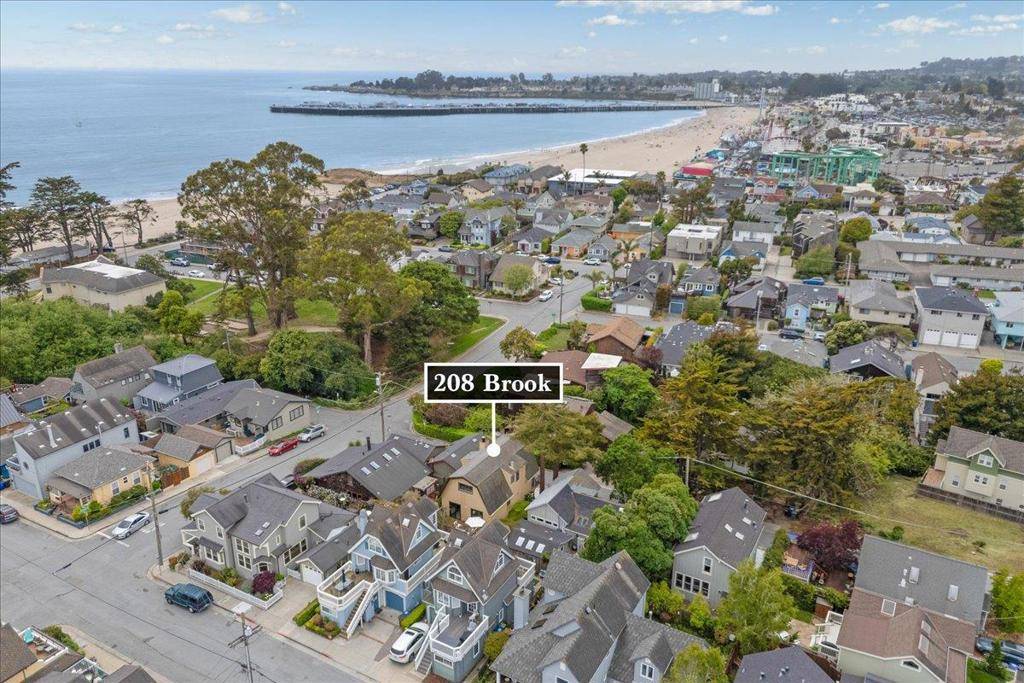 Santa Cruz, CA 95062,208 Brook AVE