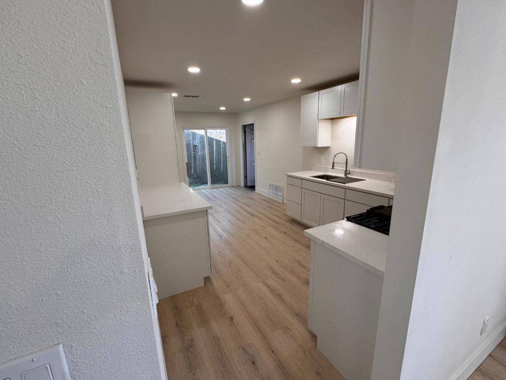 Greenfield, CA 93927,324 Hutchison DR