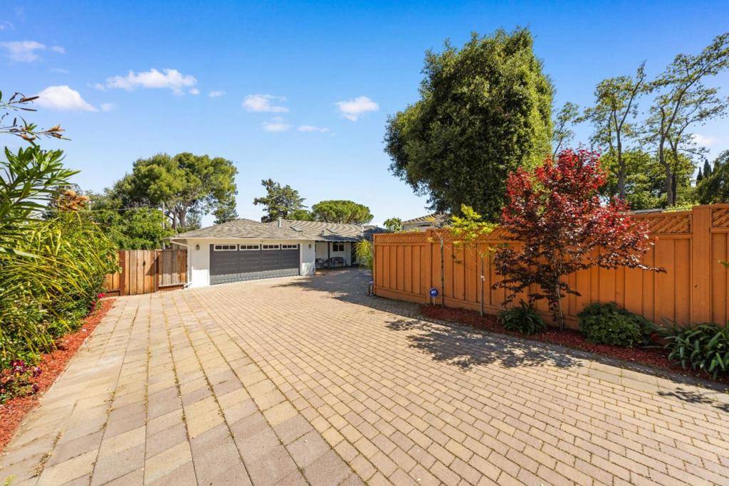 Cupertino, CA 95014,10530 Santa Lucia RD