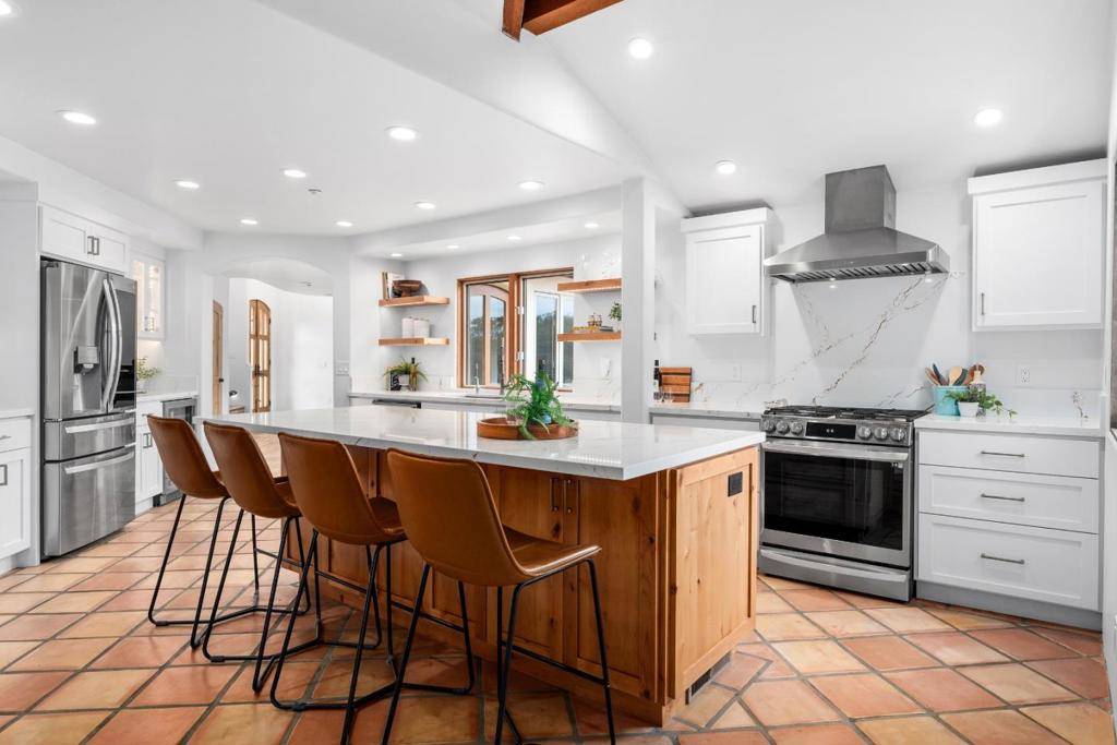 Santa Cruz, CA 95065,6034 Thurber LN