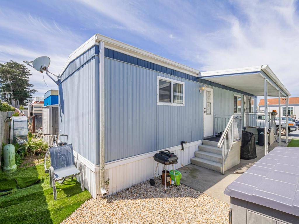 Marina, CA 93933,3128 Crescent