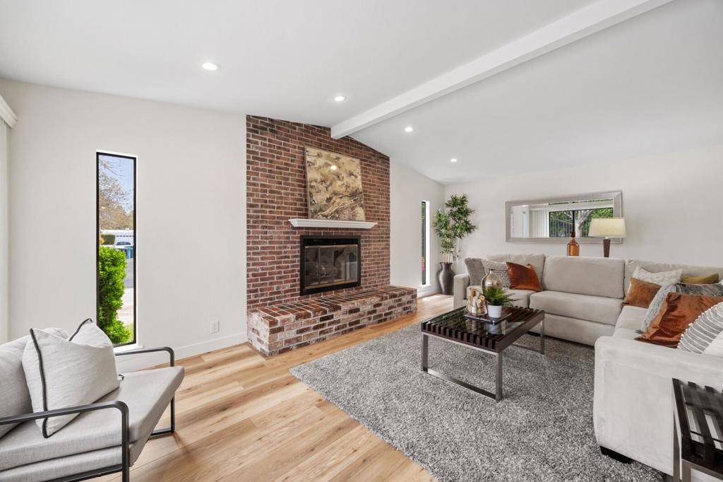 Palo Alto, CA 94303,3868 Corina WAY