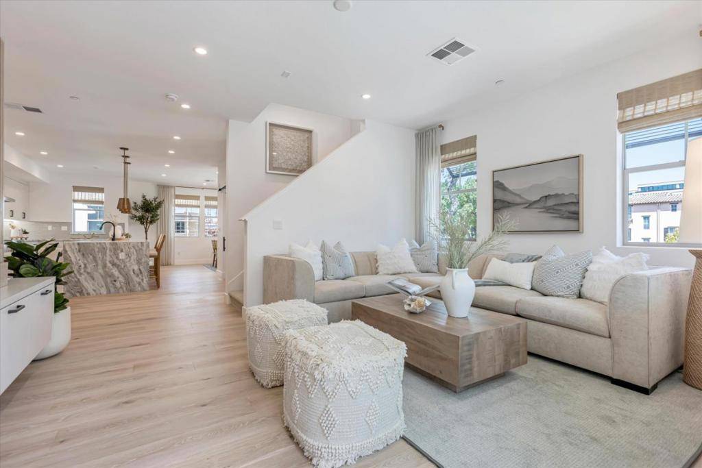 Walnut Creek, CA 94597,208 Oak CIR