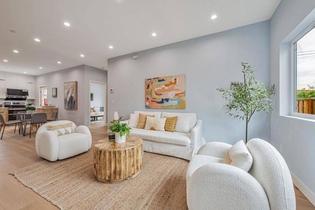 Santa Clara, CA 95051,2514 Parkland CT