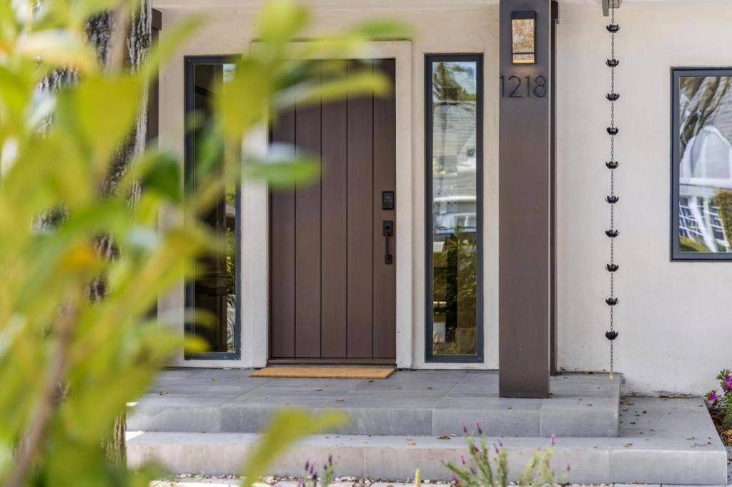 Palo Alto, CA 94301,1218 Middlefield RD