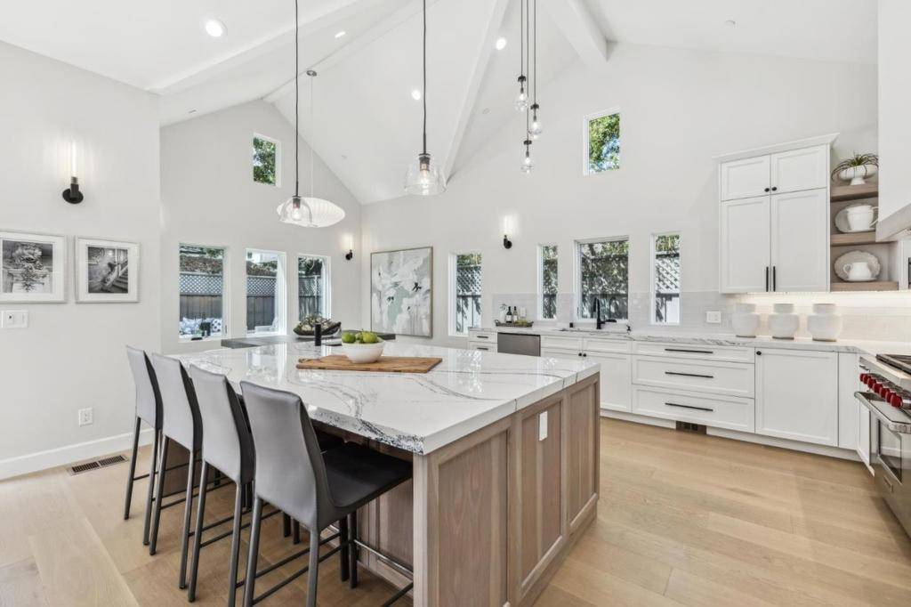 1218 Middlefield RD Palo Alto, CA 94301