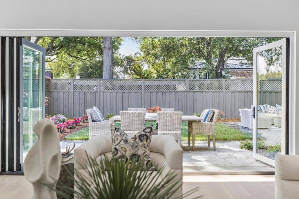 1218 Middlefield RD Palo Alto, CA 94301
