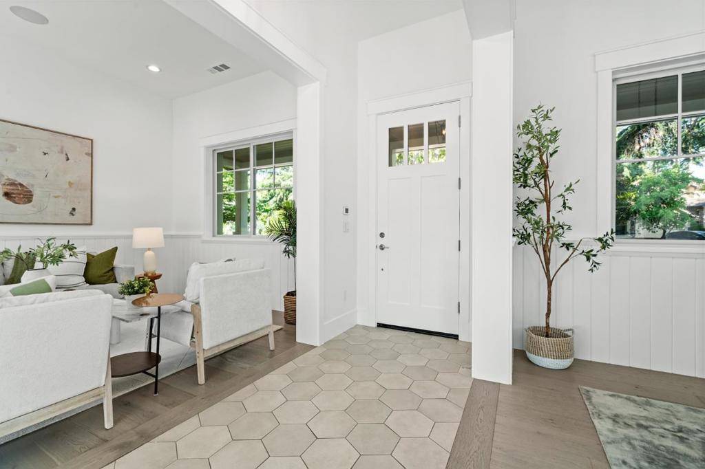 Mountain View, CA 94040,2002 Sunnyview LN