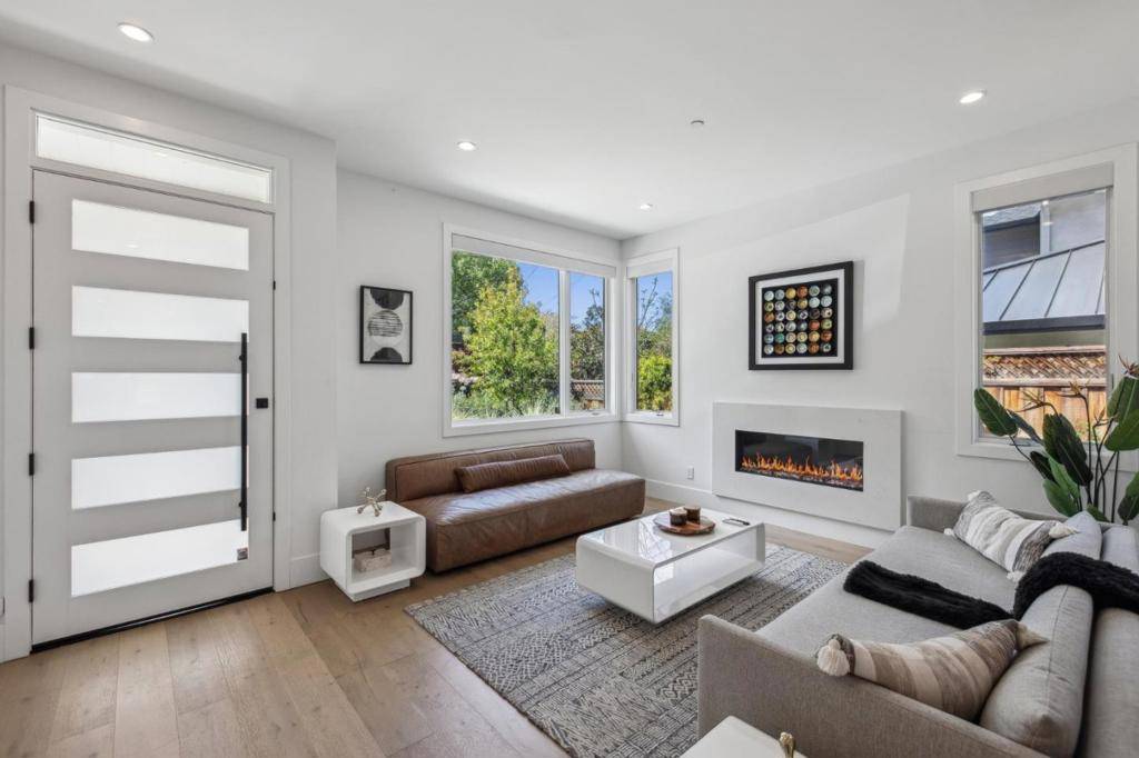 Menlo Park, CA 94025,950 Lucky AVE