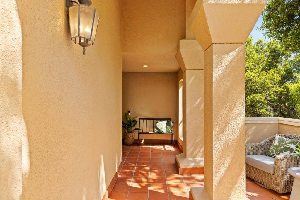 San Carlos, CA 94070,7 Mayflower LN
