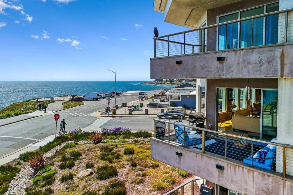 Santa Cruz, CA 95060,890 West Cliff DR #8